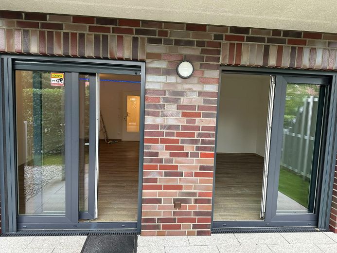 Appartement en copropriété haut de gamme de 2 pièces avec terrasse et place de parking en sous-sol – Großzügige Südwest-Terrasse