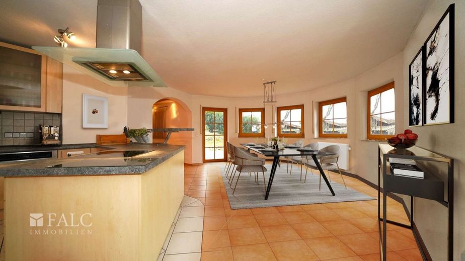 Dürfen wir vorstellen? Ihr Traumhaus! - FALC Immobilien – Lichtdurchflutet