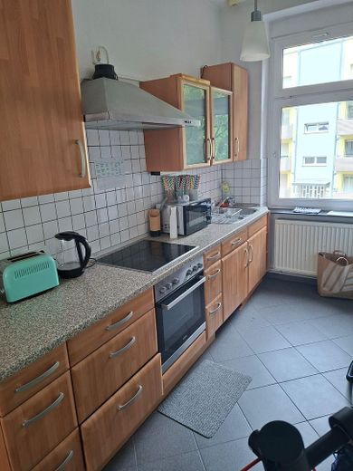 Smaakvolle woning in een oud gebouw, 2 kamers + keuken + badkamer + zolderwoning – Küche