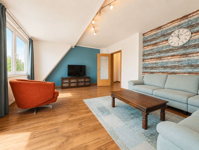 Wohnungspaket mit ca. 5,16 % Bruttorendite, Stellplätzen und Ausbaureserve in Schwarzenbek – Wohnzimmer Blick Flur
