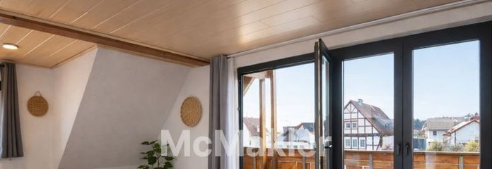 Fast wie ein eigenes Haus – charmante Maisonette-Wohnung mit Kamin, Balkon & Dachstudio