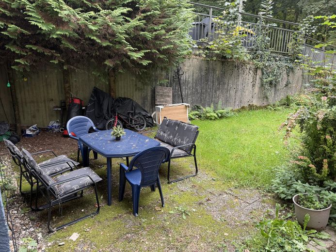 Bilocale con cucina, bagno e giardino, Solingen-Wald, ai margini del bosco, ristrutturato, su richiesta con cucina componibile a un piccolo prezzo – Foto 2