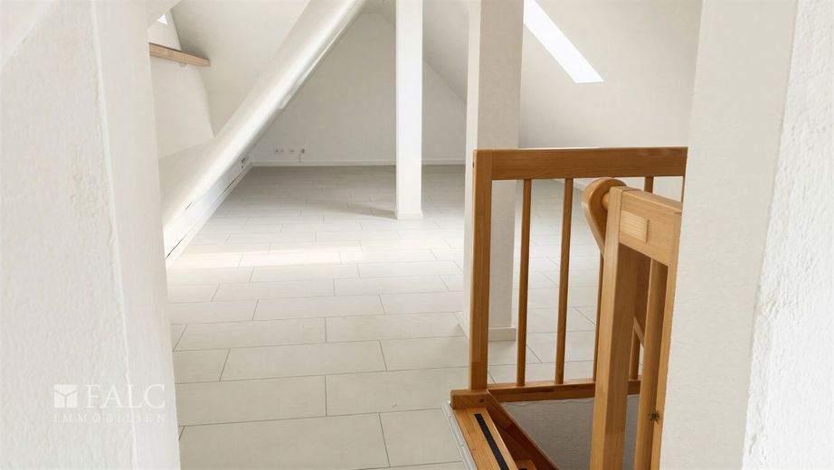Lichtdurchflutete Maisonette-Wohnung mit zwei Balkonen in zentraler Lage von Wiesloch zu vermieten – Dachgeschoss