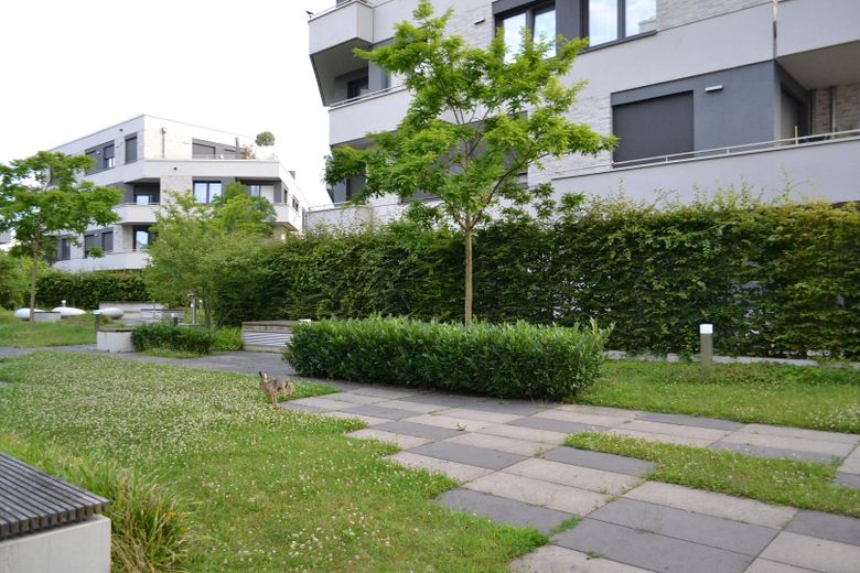 Beautiful 3-room apartment with a park view and plenty of sunlight in Riedberg, Frankfurt am Main – Innenhof
