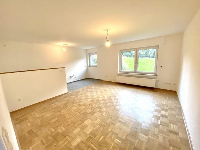 Helle 2-Zimmer-Erdgeschoss-Einliegerwohnung (60m2) – ALLES inklusive ab 15. Juli frei – Wohnzimmer