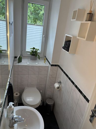 Charming end-terrace house with generous plot in Kaltenkirchen – Gäste-WC