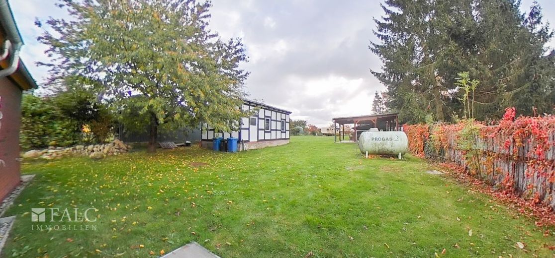 Doppelhaushälfte komplett hochwertig Kernsaniert – Blick von der Terrasse