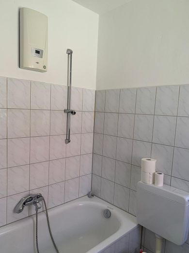 Beautiful 2-room apartment with loggia in Abtsteinach – 64 m² – available from 01.12.2026 – Badezimmer 2
