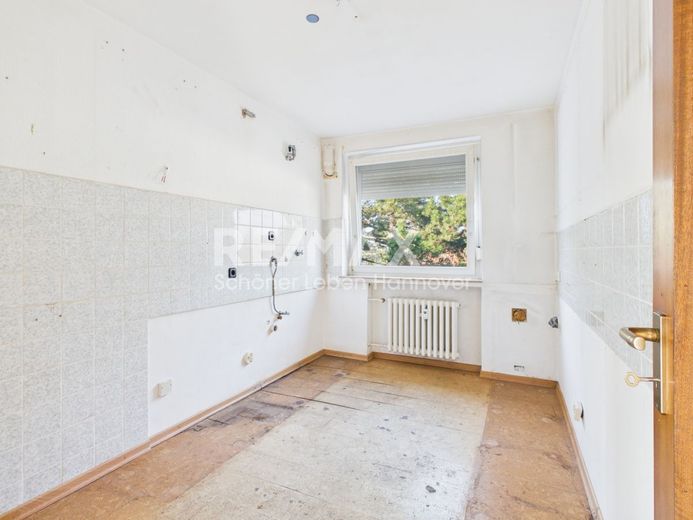 *reserviert* Renovierungsbedürftige, sonnige 3 Zimmer- Wohnung – Küche