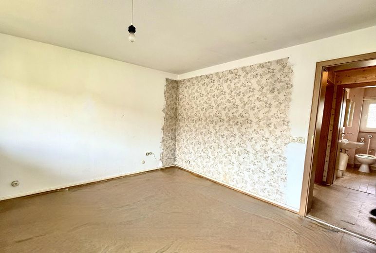 Investieren Sie in Ihre Zukunft: 3 Zimmerwohnung, große Küche + Stellplatz in angenehmer Wohnlage – Schlafzimmer