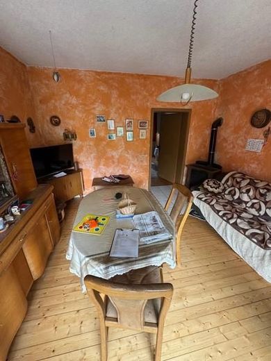 Großes Einfamilienhaus auf 1.500 m² Grundstück mit Scheune &amp; attraktivem Entwicklungspotenzial – 6 EG WoZi