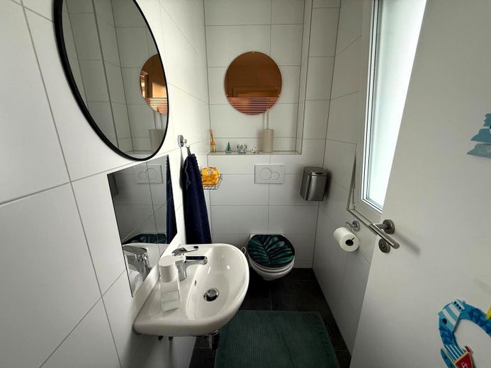Neuwertige Doppelhaushälfte in schöner Lage – Gäste WC