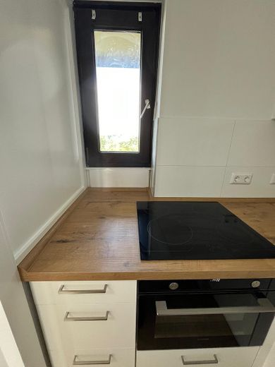 ¡Se alquila apartamento de 1 habitación recién renovado! (Clase de eficiencia energética D-190 kWh/(m²a)) – Küche