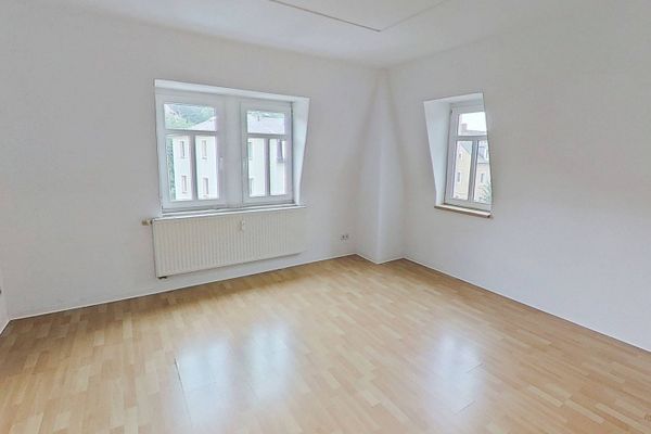 Accogliente appartamento di 2 locali in edificio d’epoca con moderno bagno con vasca