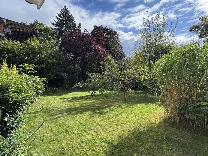 Hamburg: Vollvermietetes Mehrfamilienhaus – 515 m² für 2.815 €/m² – Faktor 28,36 – provisionsfrei – Großzügige Gartenfläche