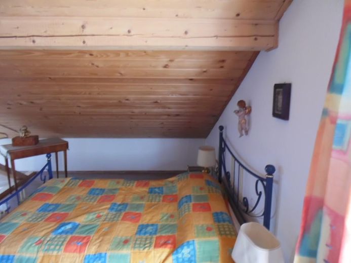 Spaziosa casa a schiera di testa, ammodernata con materiali di alta qualità, parzialmente arredata – Atelier DG
