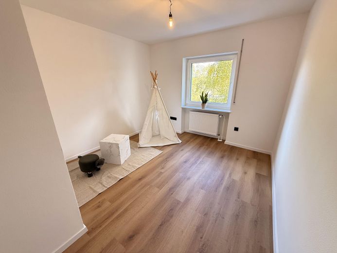 ERSTBEZUG - Vollständig sanierte 3-Zimmer-Wohnung mit Loggia und ca. 4 % Mietrendite in Nbg-Zabo – Kinderzimmer