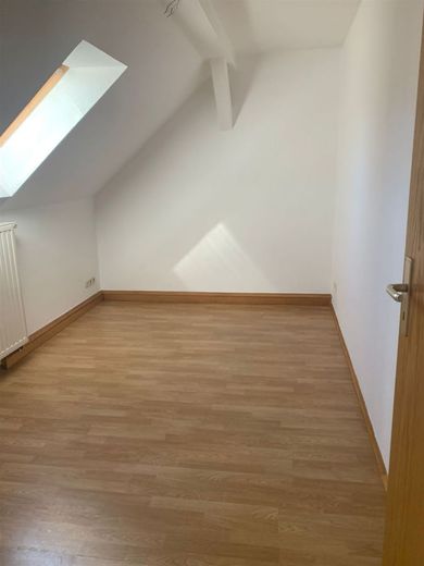 Großzügige 3,5-Zimmer mit Laminat und Tageslichtbad mit Wanne in guter Lage! – PHOTO-2022-03-11-13-43-25