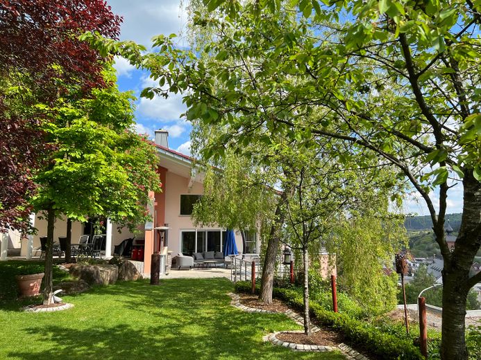 Villa in Südlage mit Weitblick - Provisionsfrei! – Gartenansicht