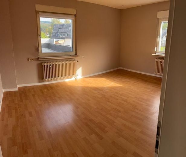 Appartamento di tre locali nel centro di Engelskirchen-Loope – Wohnzimmer