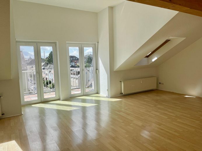 Einzigartige, ruhige Dachgeschosswohnung in Bonn Mitte – Zugang zum Südwestbalkon