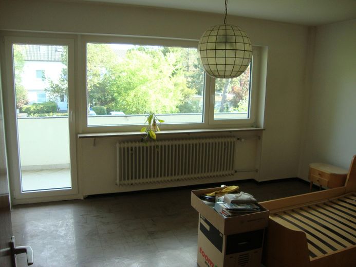 encantadora casa adosada en Gröbenzell, 4 hab., año de construcción 1968, saneada en 2013, – Schlafzimmer OG / Balkon