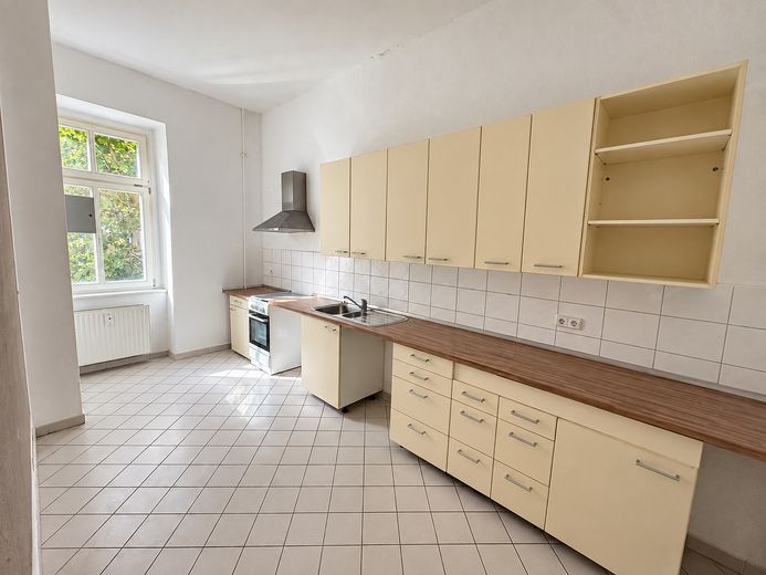 Helle Altbauwohnung mit Balkon – ruhig gelegen & gut angebunden – Küche