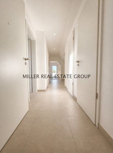 Exklusive Neubau-Dachgeschosswohnung in Ingolstadt-Unterhaunstadt - ca. 116 m², Erstbezug, KfW 55 &amp; zwei separat nutzbare Wohnbereiche! – Flur