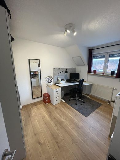 Arbeits- / Schlafzimmer