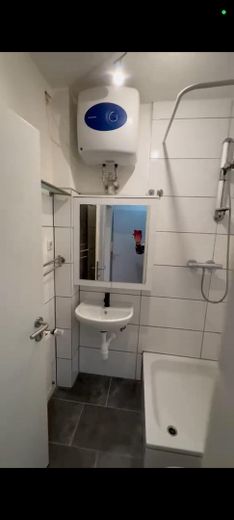 Luminoso appartamento di 2 locali a Speyer – Parzialmente arredato, cucina componibile e cantina – Bad