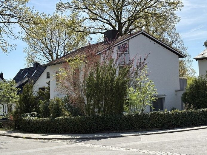Gepflegtes Einfamilienhaus mit Garage und Garten in ruhiger u. gehobener Lage Erlangen – EFH Erlangen 007