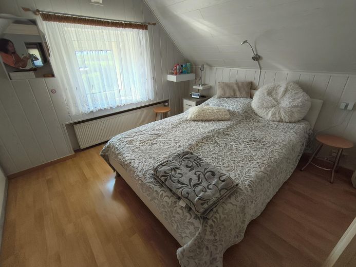 top Haus für zwei Familien, ruhige Lage, super Garten und Pool......Provisionsfrei – Schlafen OG