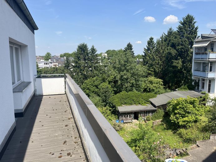 großer Balkon