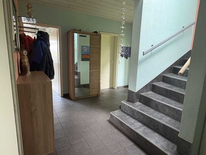 Casa unifamiliare indipendente con garage, terrazza, balcone e ampio giardino – Foto 8
