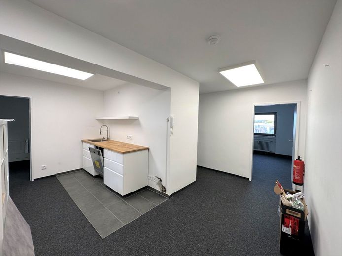Petit bureau attrayant au cœur de Rodenkirchen – Flur