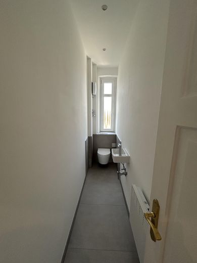Kernsanierte 4-Zi-Altbauwohnung mit Balkon im Herzen Bambergs – Getrenntes WC