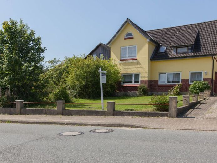 Einfamilienhaus mit großem Garten & Carport – Foto 1