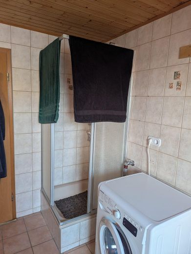 Badezimmer mit Dusche