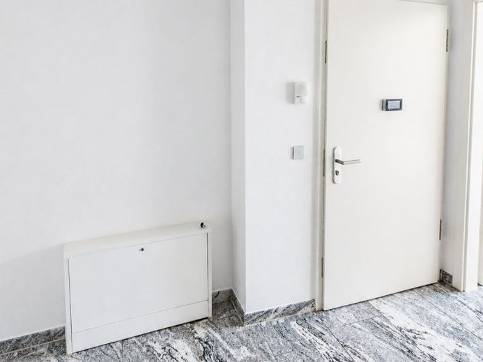 AVAILABLE IMMEDIATELY! More than an apartment: penthouse feel with a large roof terrace and high-quality finishes. – Photo 1