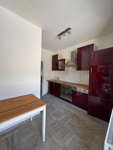 Kernsanierte 1-Zimmer-Wohnung mir Einbauküche, Balkon und eigenem Eingang – Küche 1