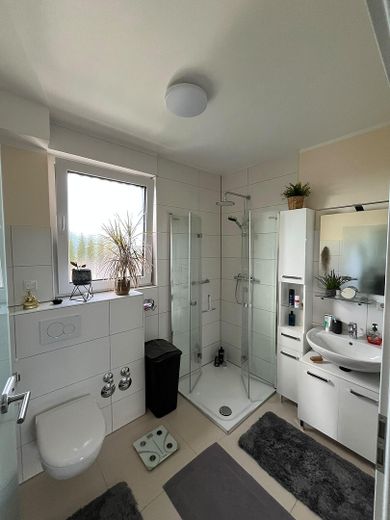 Piso accesible de 3 habitaciones en ubicación céntrica con balcón y vistas a zonas verdes – Bad