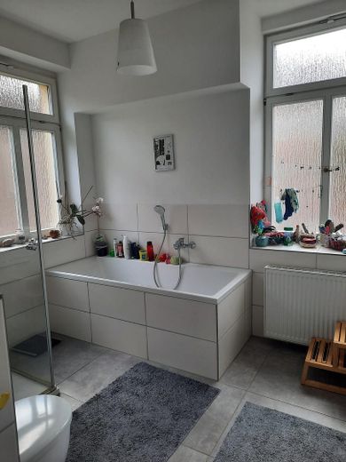 Exklusive und großzügige 5-Zimmer-Maisonettewohnung mit Balkon – Bad 1.OG