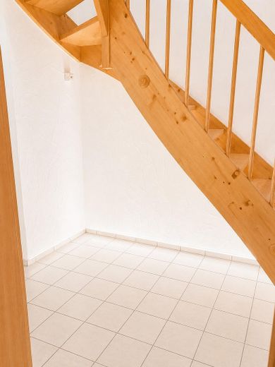 Renovierte 3,5-Zimmer Maisonette-Wohnung mit eigenem Garten! – Flur