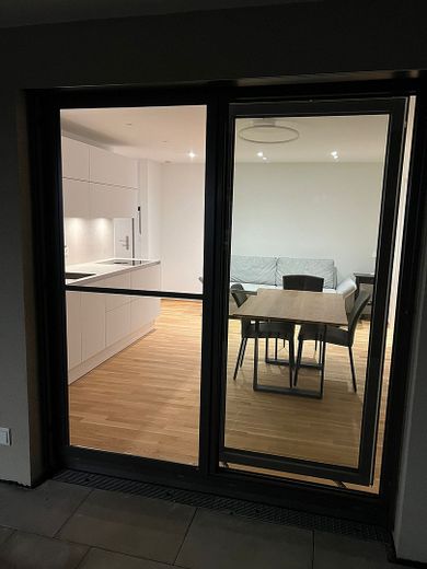 Lussuoso appartamento al piano terra con 2 locali, completamente arredato, terrazza e giardino a Costanza-Staad – Photo 7