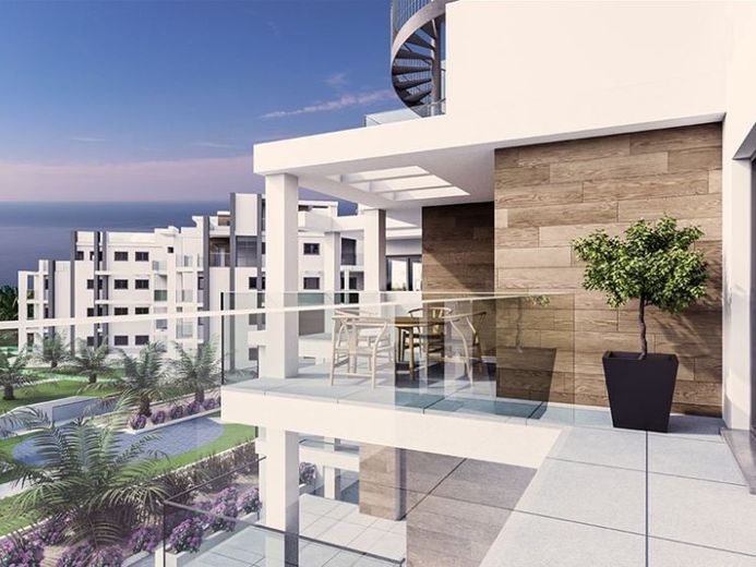 Maisonette-Wohnungen mit 3 Schlafzimmern, 2 Bädern und Meerblick in abgeschlossener Anlage mit Gemeinschaftspool direkt am Strand – Foto 1
