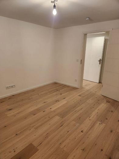 1 stanza in appartamento condiviso di 3 persone, molto grande con terrazza, completamente ristrutturata e moderna – Foto 2