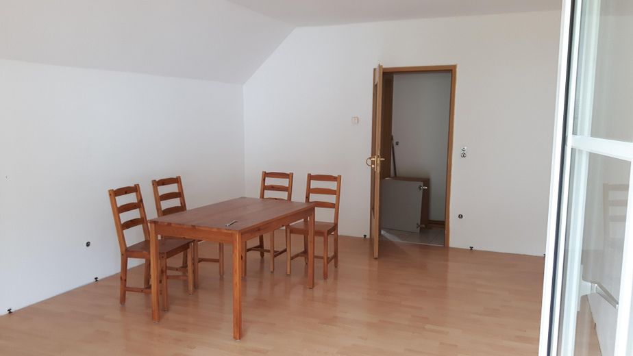 2-Zimmer Wohnung mit Blick ins Grüne – Wohnzimmer