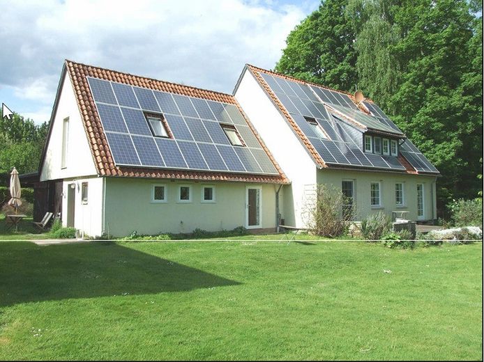 Waldrand‑Forsthaus mit Einliegerwohnung, Scheune & 5.920 m² Grundstück – Effizienzklasse B – Foto 1
