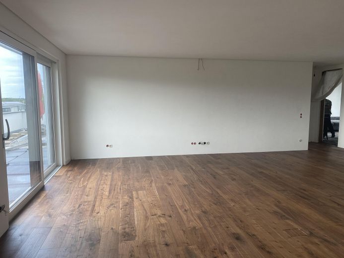 Abitare nel lusso in un attico di 200 m² con capannone, officina, produzione e attività commerciale – Wohn- Esszimmer