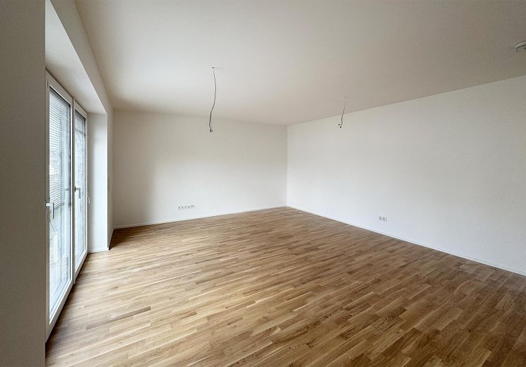 First occupancy after complete renovation: Spacious 3-room apartment with balcony in Munich-Trudering - Unit 5 – Wohnzimmer